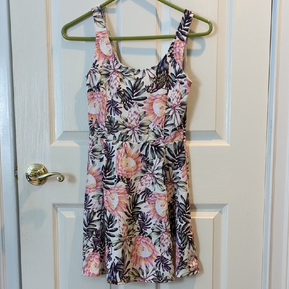 H&M Divided Floral Patterned Top